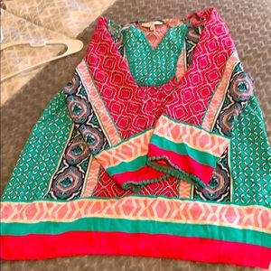 Beautiful crown & Ivy blouse